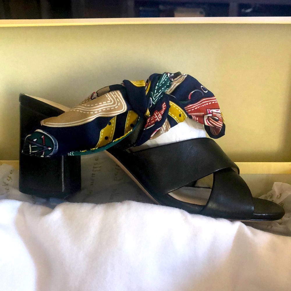 Bettye Muller 7.5 never worn open toed leather mule with silk tie with 3” heel